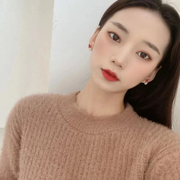 Dainty Gold Minnie Mouse Bow Stud Earrings Minnie Gold & Red Polka Dot Studs - Picture 7 of 9